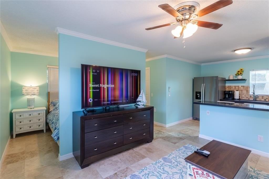 1724 37th St - Photo 5 of 25