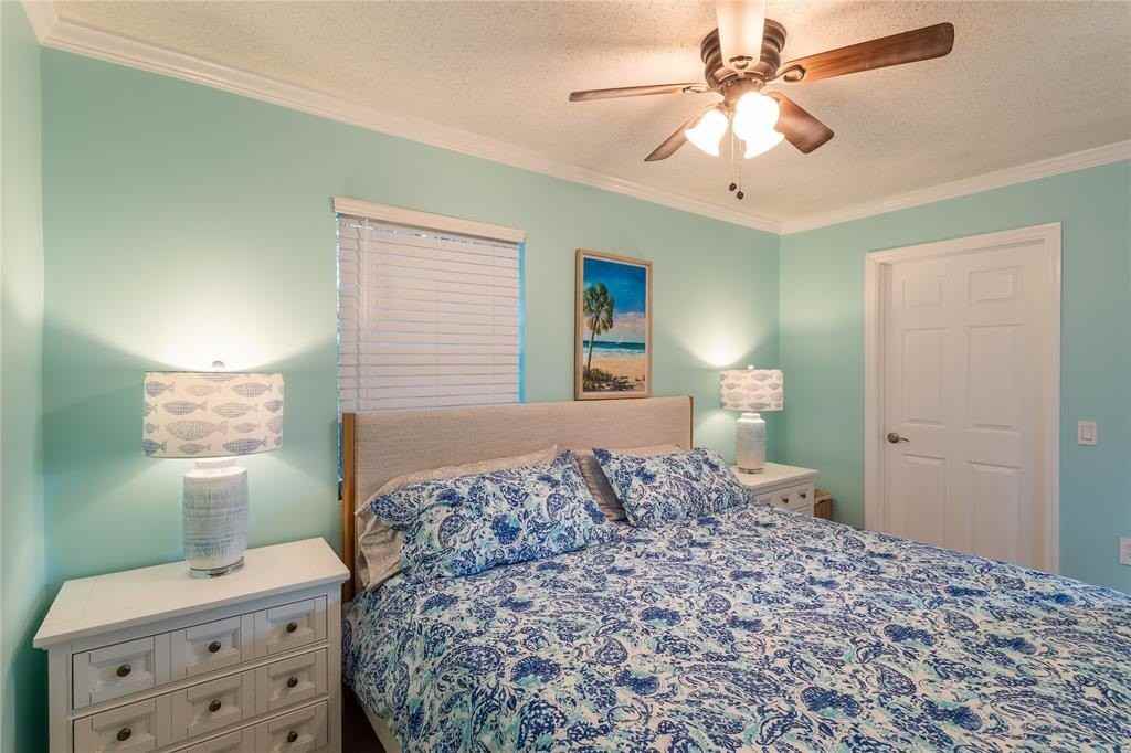 1724 37th St - Photo 6 of 25