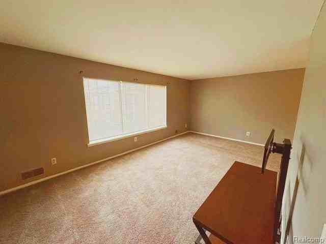 587 E Fox Hills Dr - Photo 3 of 16