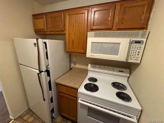 587 E Fox Hills Dr - Photo 5 of 16