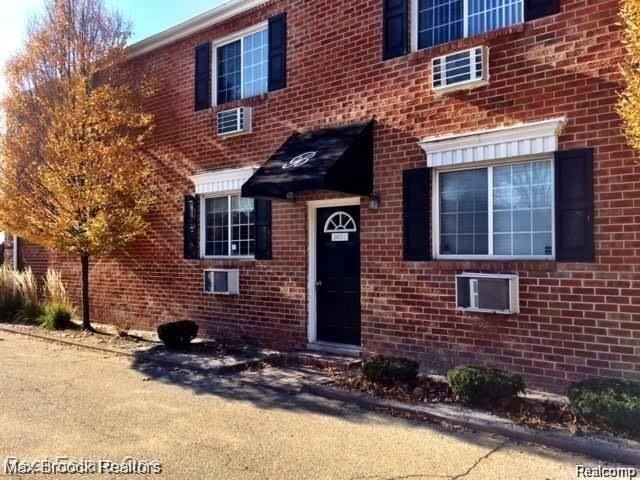 2405 Torquay Ave #109 - Photo 2 of 10