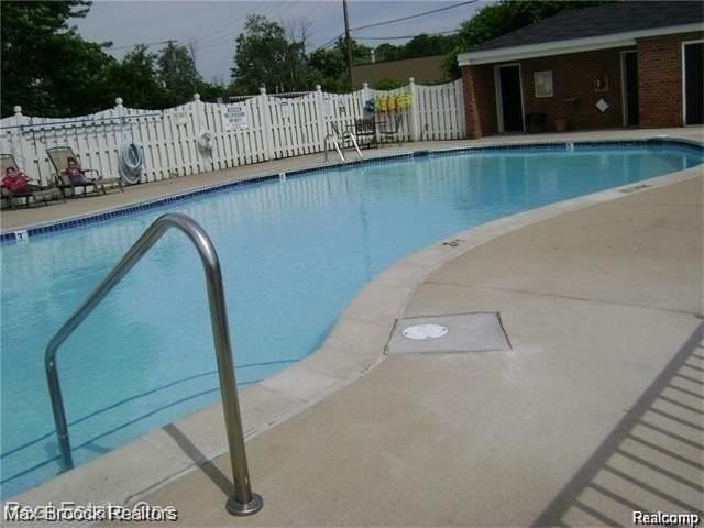 2405 Torquay Ave #109 - Photo 4 of 10