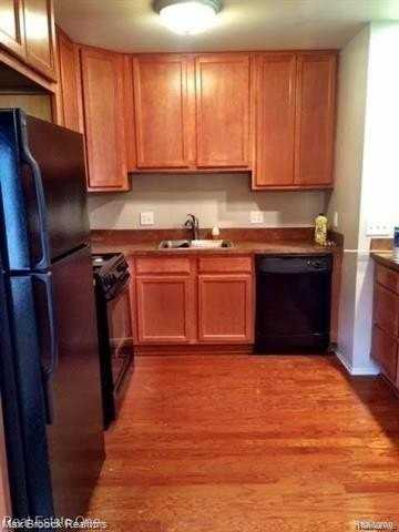 2405 Torquay Ave #109 - Photo 5 of 10