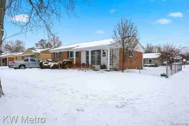 1204 Montrose Ave - Photo 2 of 25