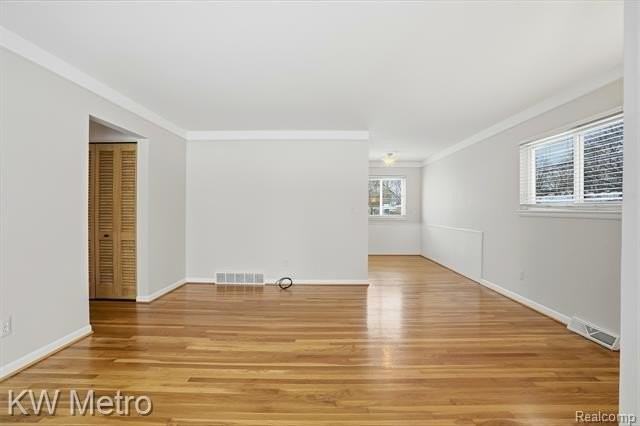 1204 Montrose Ave - Photo 4 of 25