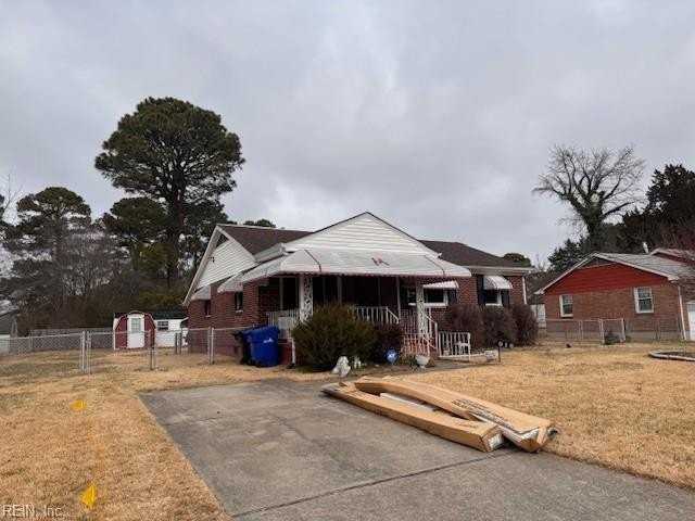 916 Warfield Dr - Photo 2 of 27