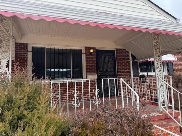 916 Warfield Dr - Photo 4 of 27