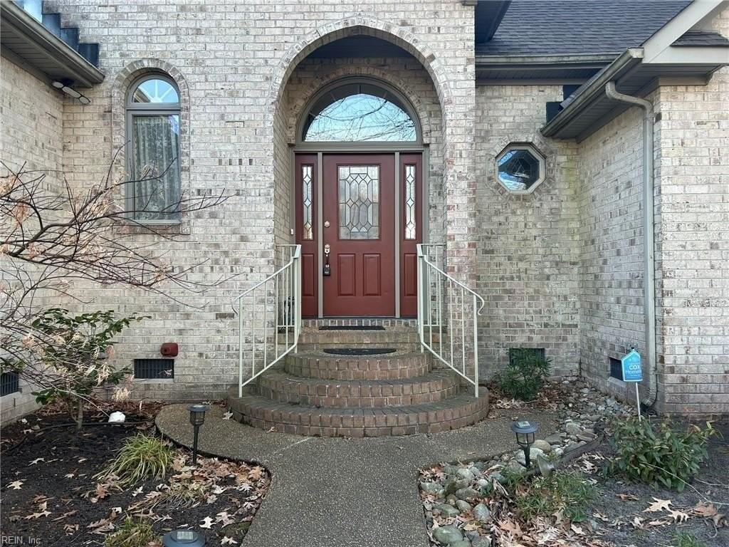 1004 Winchester Way - Photo 4 of 50