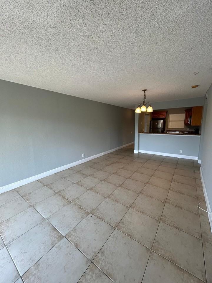 1493 Lake Crystal Dr #F - Photo 6 of 17