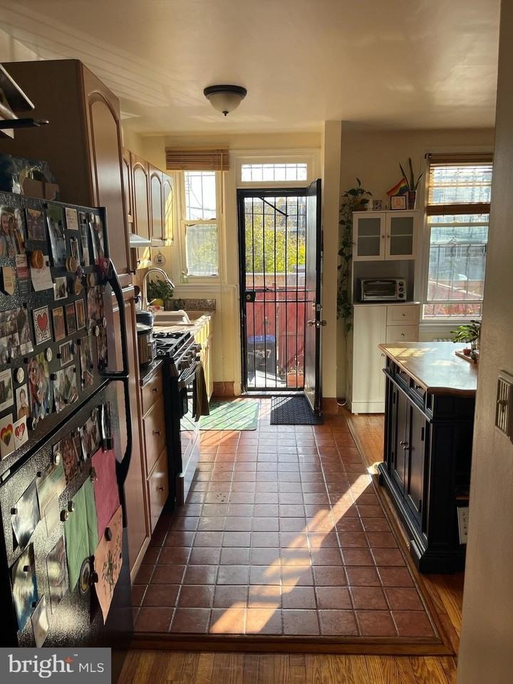 717 Kearny St Ne - Photo 6 of 27