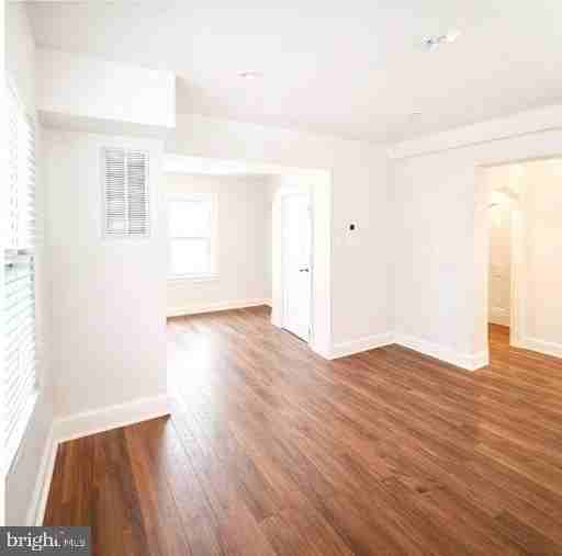 2607 Hamlin St Ne - Photo 2 of 19