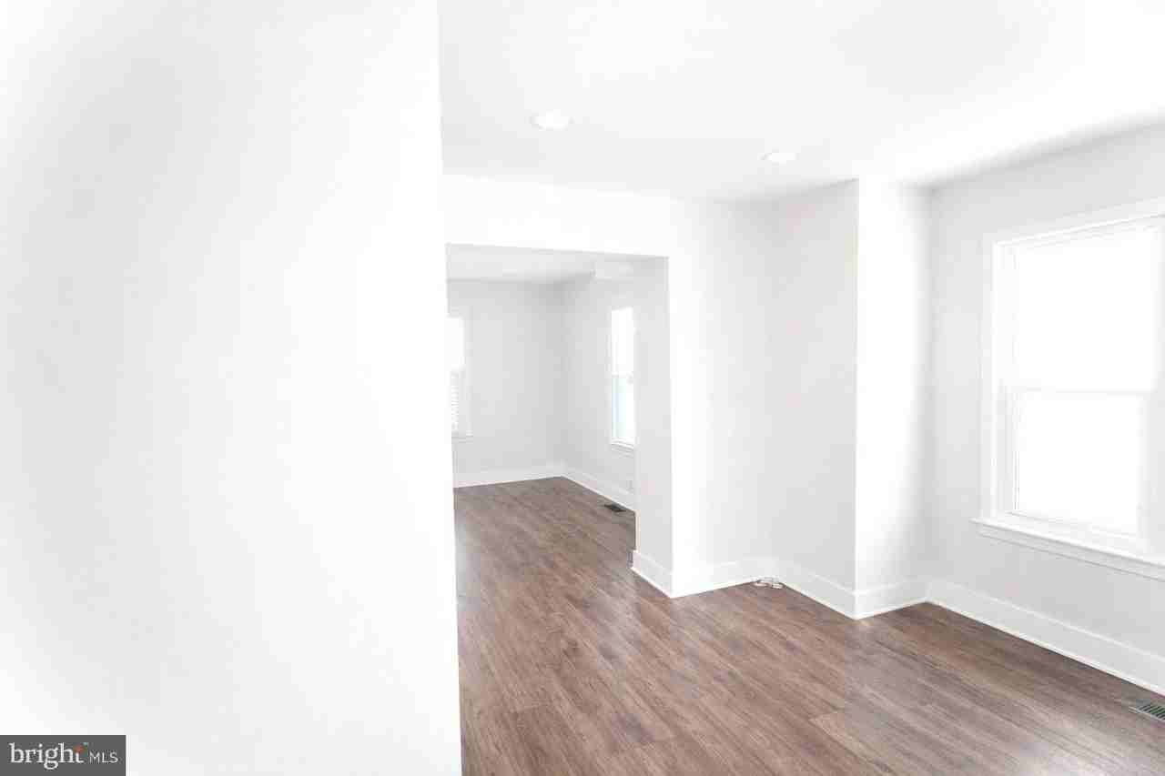 2607 Hamlin St Ne - Photo 5 of 19