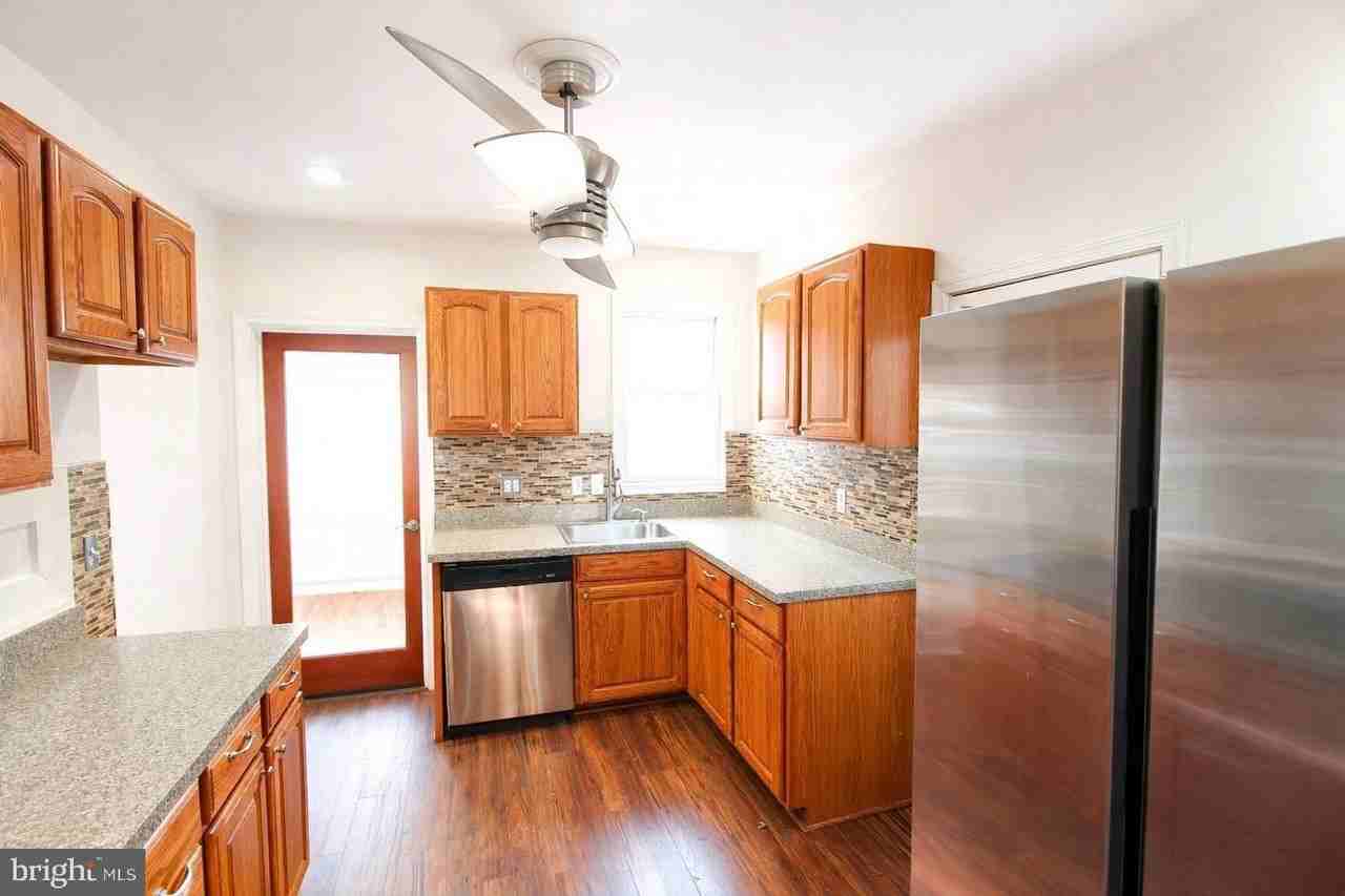 2607 Hamlin St Ne - Photo 7 of 19