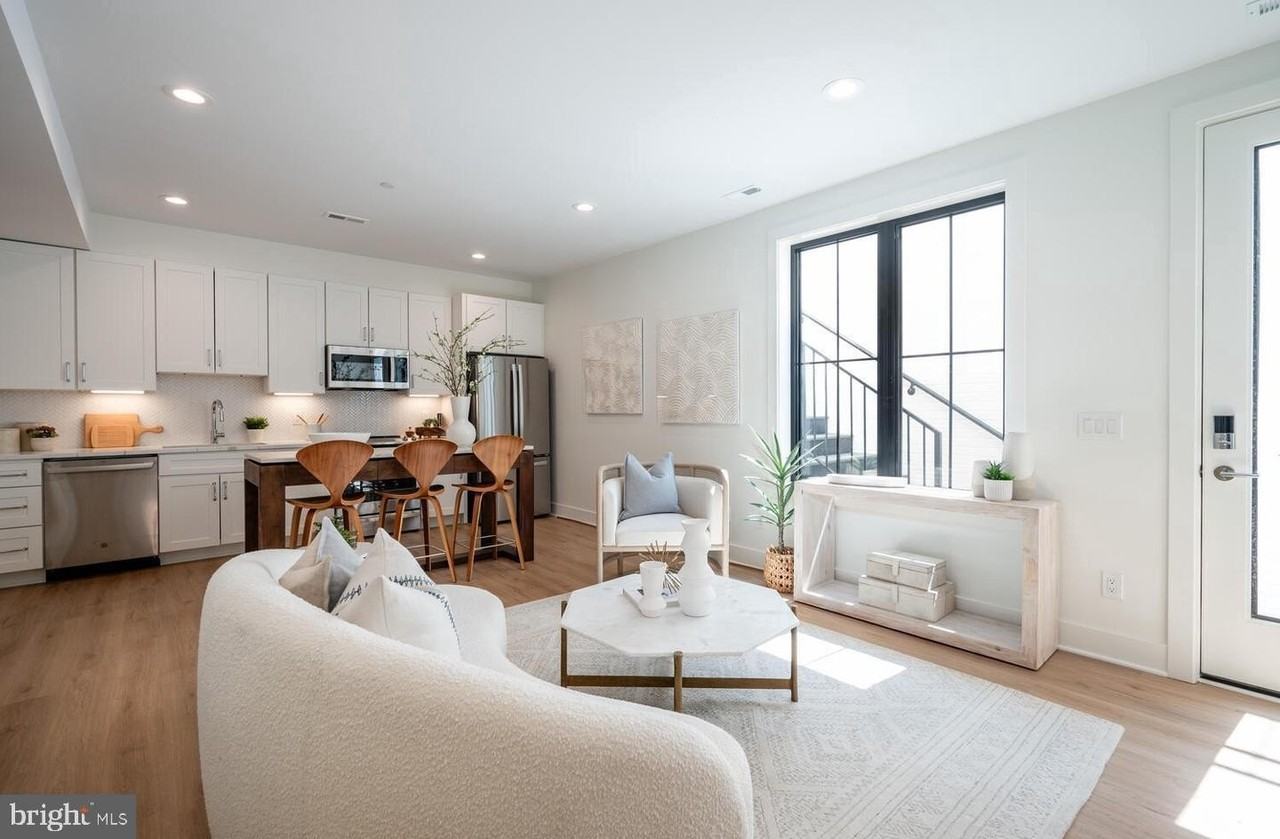 1228 Brentwood Rd Ne Unit 1 #001 - Photo 2 of 21