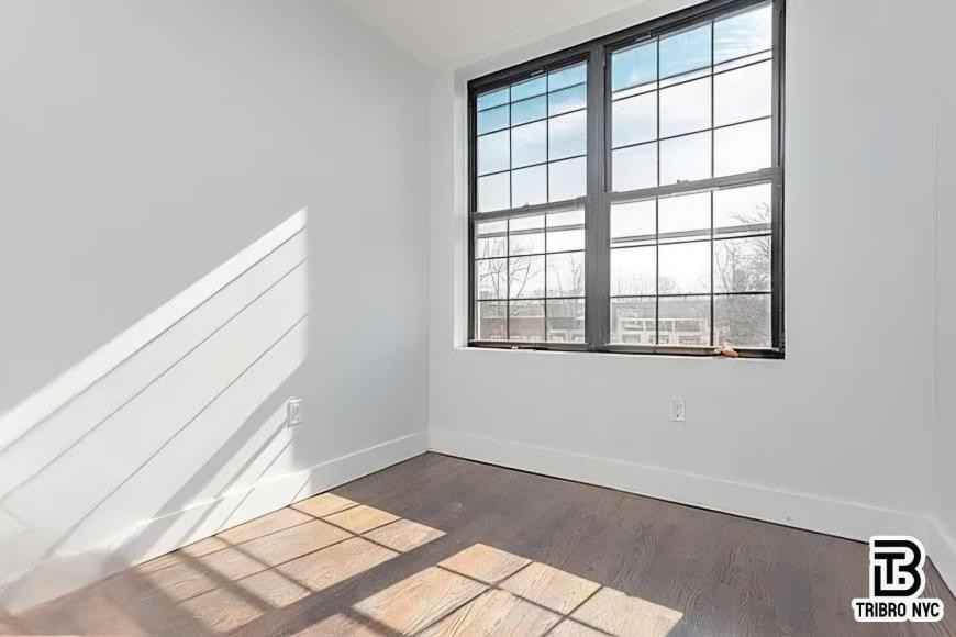 771 Lexington Ave - Photo 5 of 10