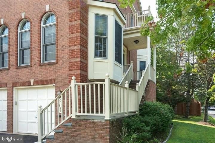 201 Blaze Climber Way - Photo 2 of 42