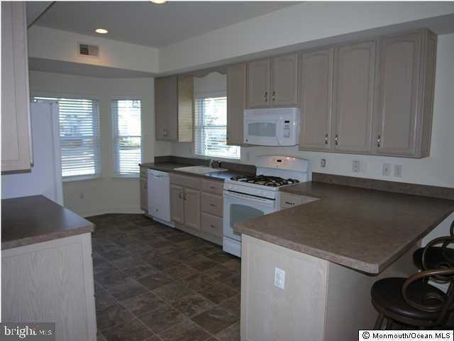29 Blue Heron Ln - Photo 4 of 20