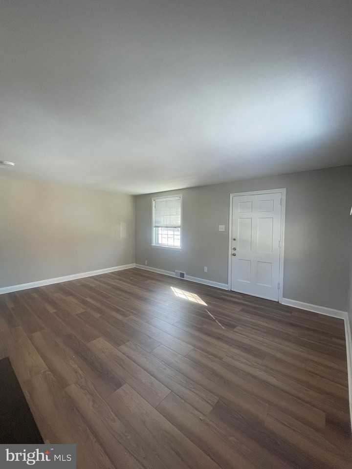 1917 Winton Ave - Photo 4 of 28