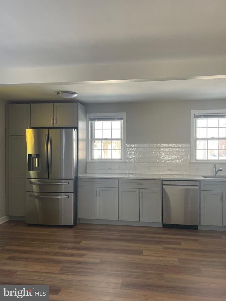 1917 Winton Ave - Photo 6 of 28