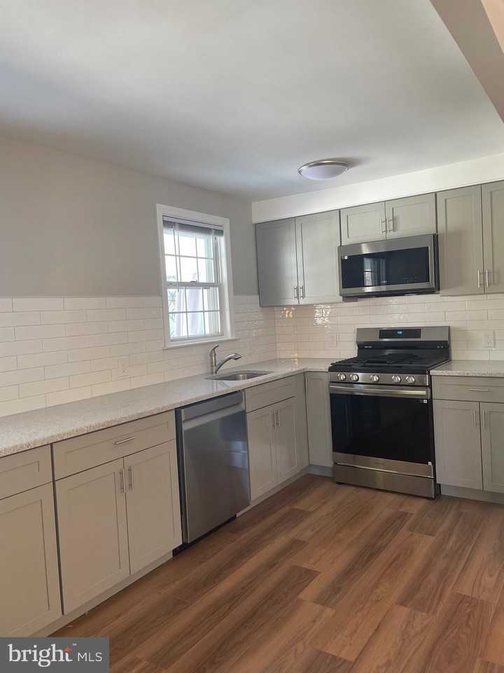 1917 Winton Ave - Photo 7 of 28