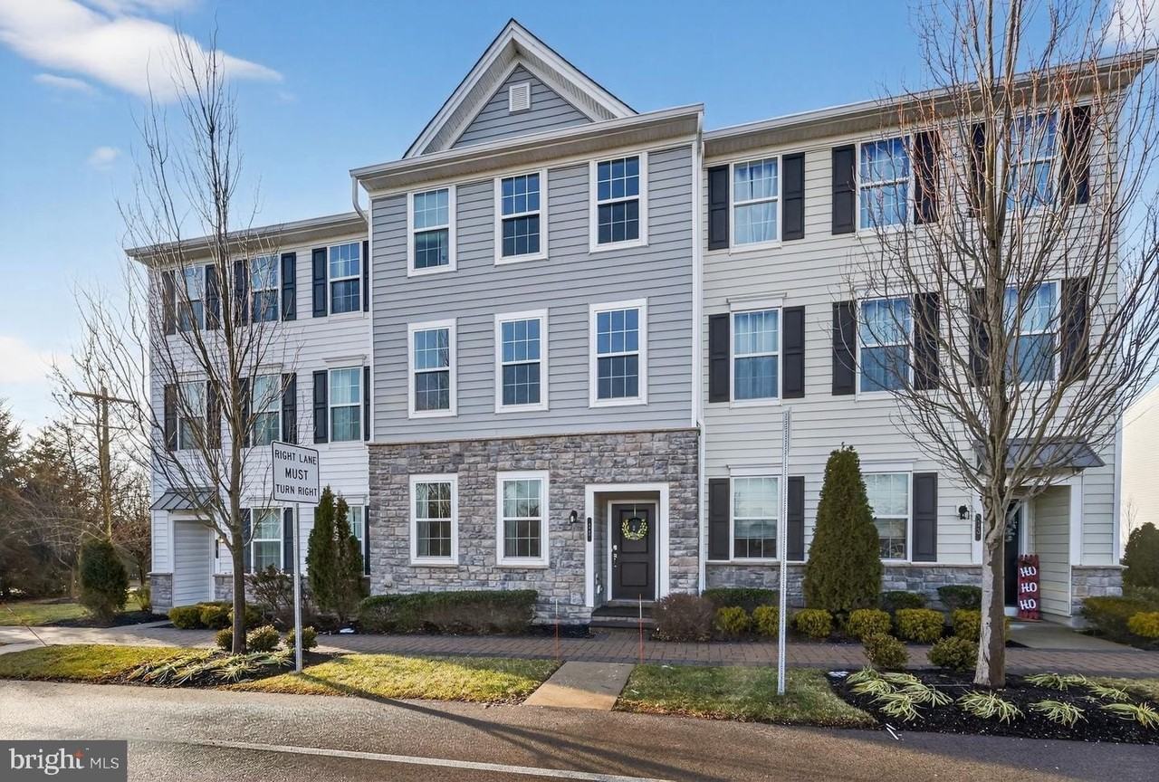 11 Hedley Ln - Photo 2 of 26