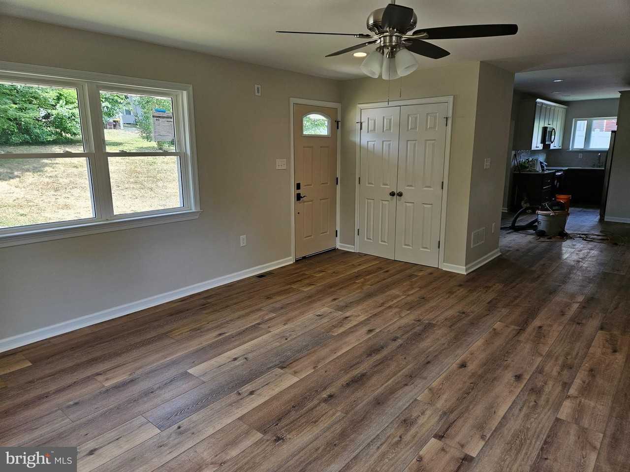 494 Coates Ln - Photo 3 of 22