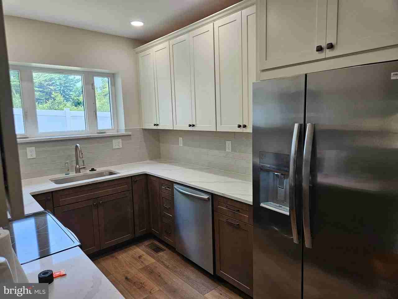 494 Coates Ln - Photo 4 of 22