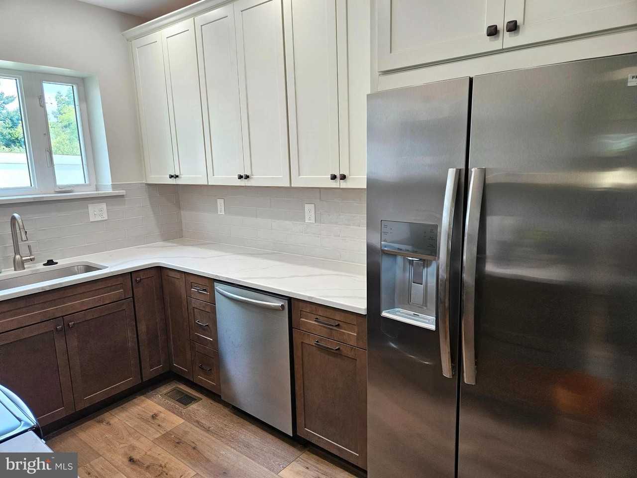 494 Coates Ln - Photo 6 of 22