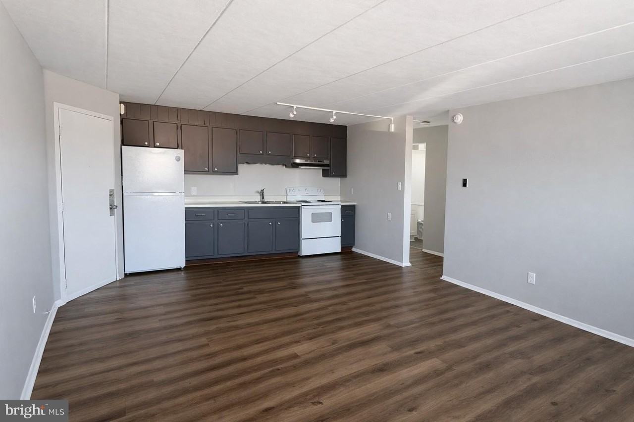 403 N Newberry St Apt 303 #303 - Photo 7 of 12