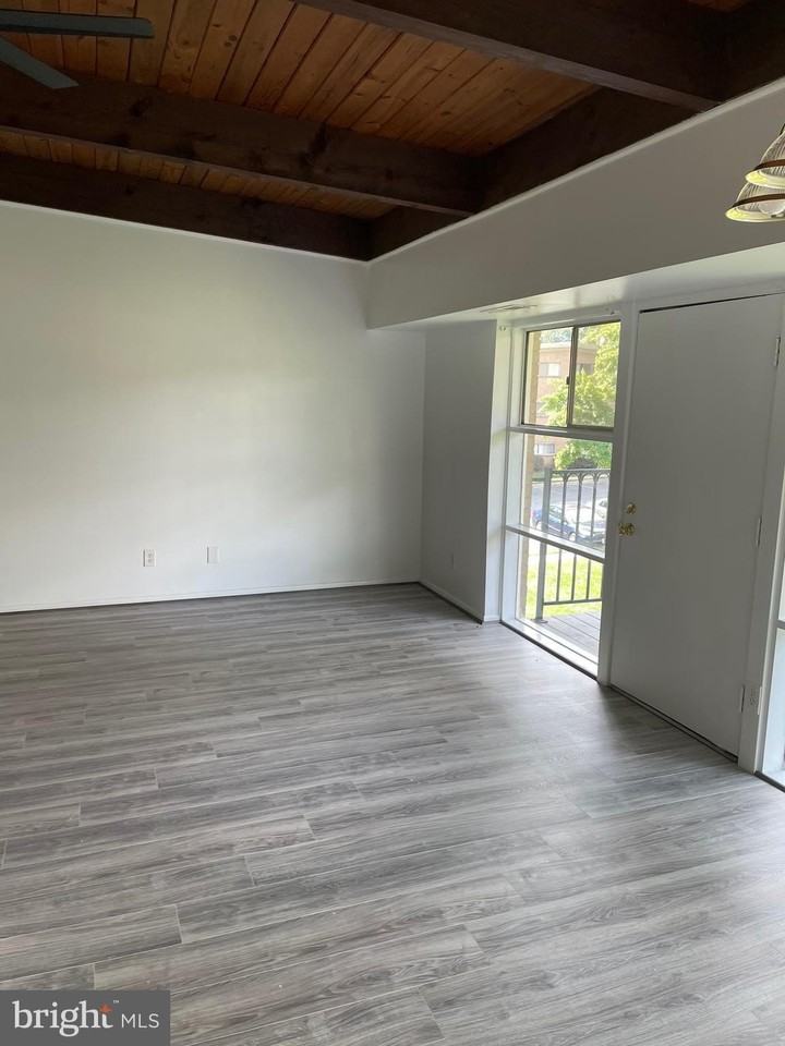 4907 Americana Dr Apt 204 #204 - Photo 5 of 11