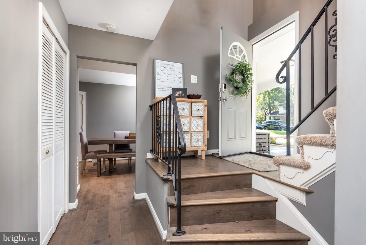 8601 Cromwell Dr - Photo 4 of 44