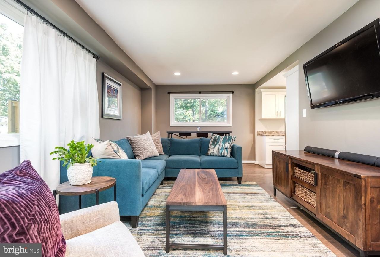 8601 Cromwell Dr - Photo 7 of 44