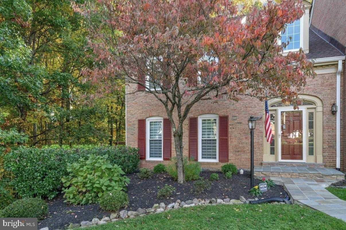 9801 Burke Pond Ln - Photo 3 of 50