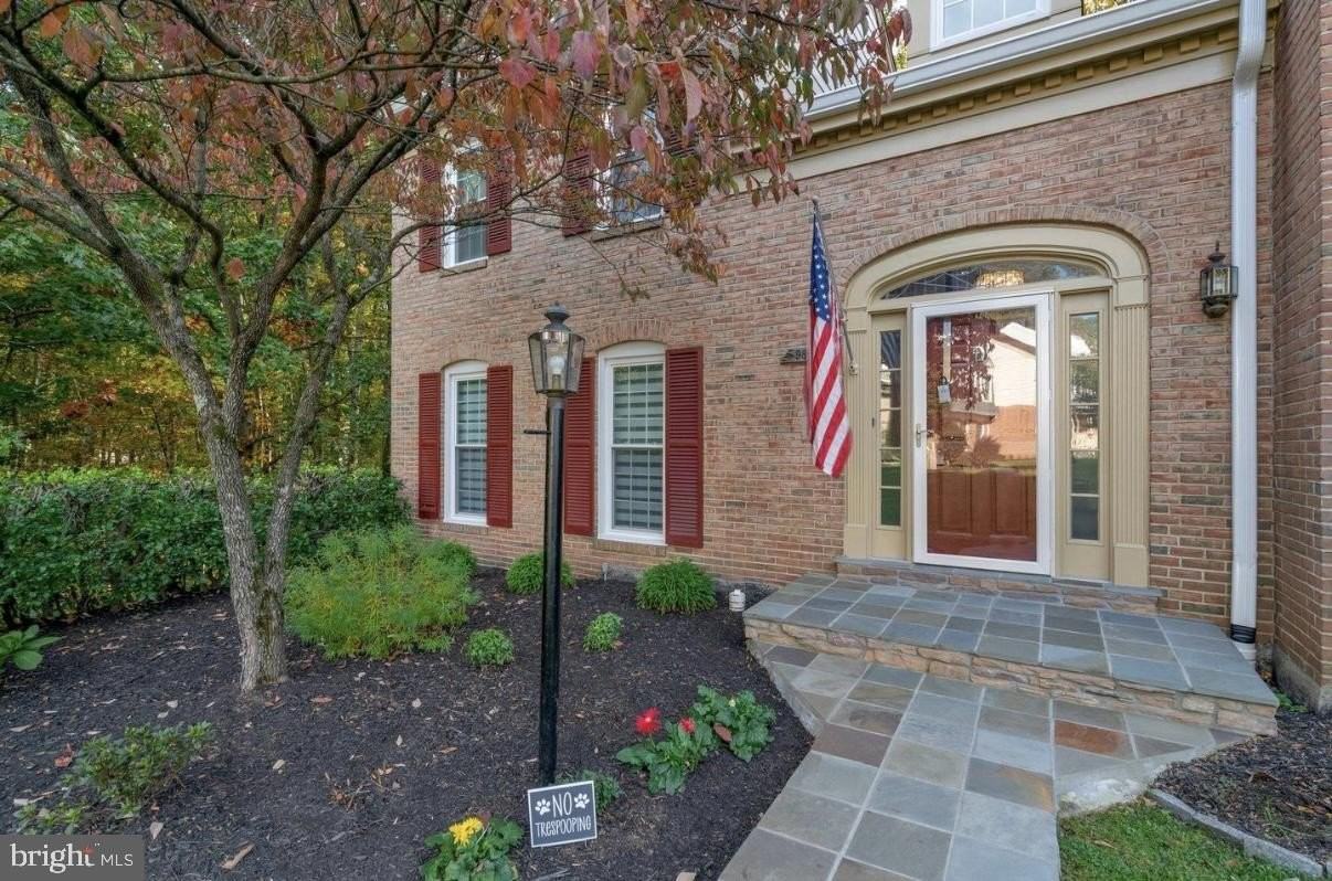 9801 Burke Pond Ln - Photo 4 of 50