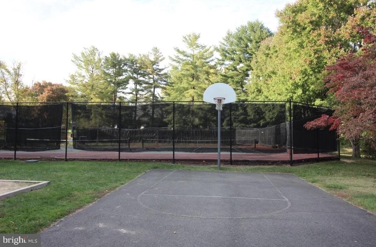 9801 Burke Pond Ln - Photo 6 of 50