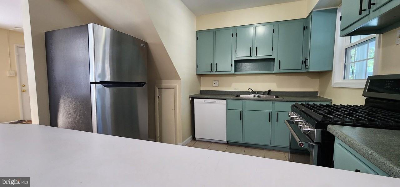 168 Martin Dr - Photo 3 of 11