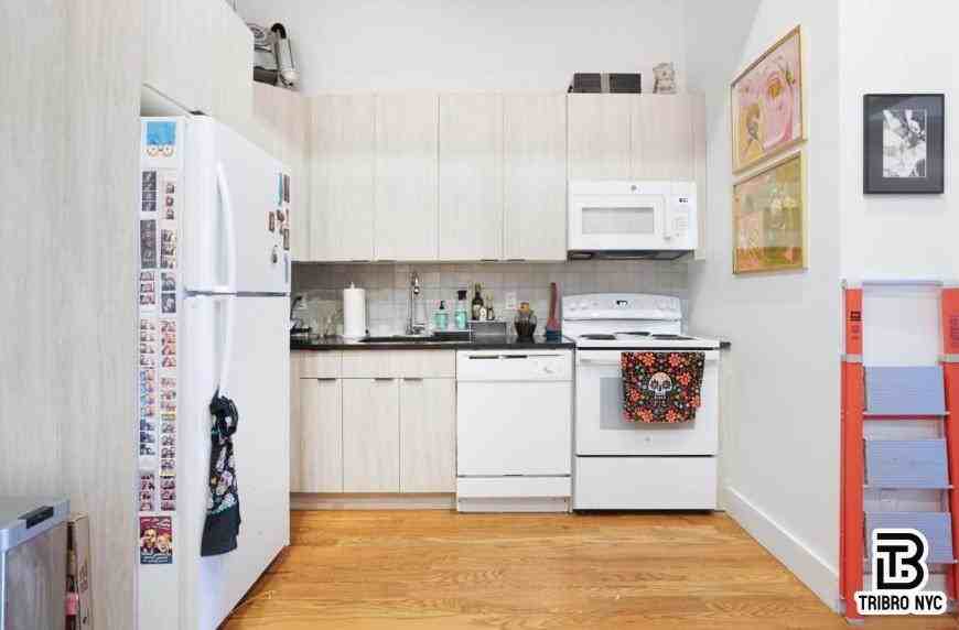 1068 Putnam Ave - Photo 3 of 7