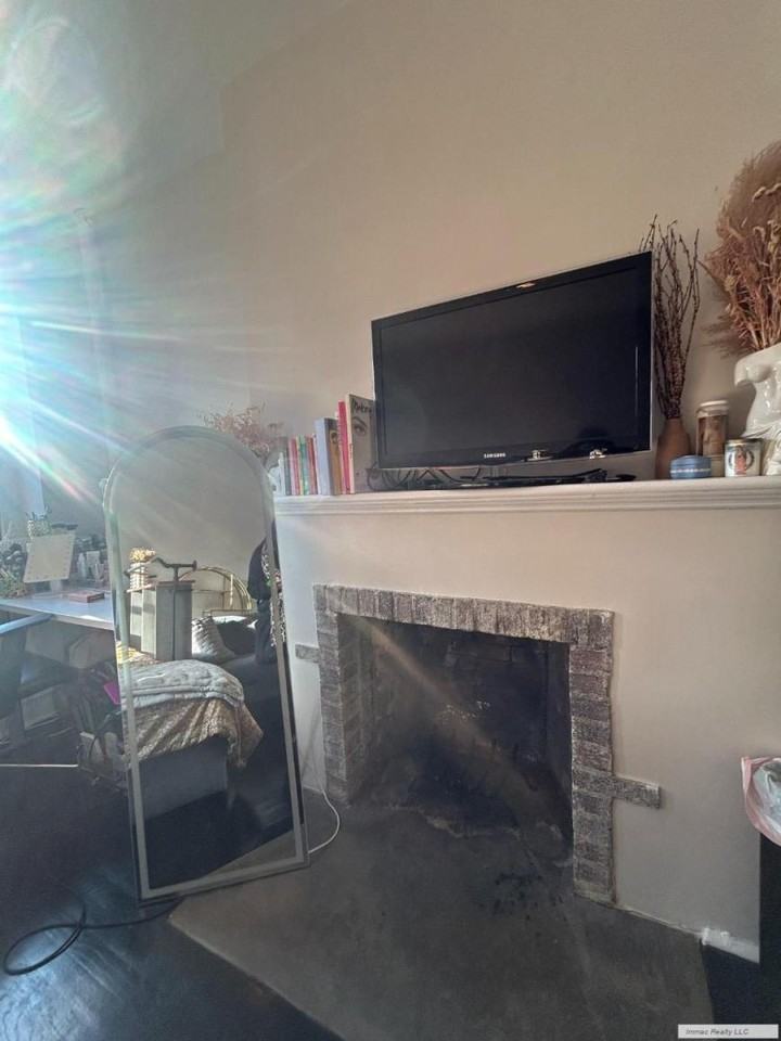 59 W 8th St - Photo 3 of 10