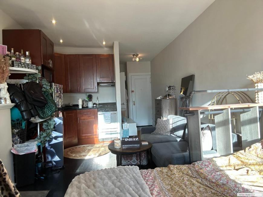 59 W 8th St - Photo 7 of 10