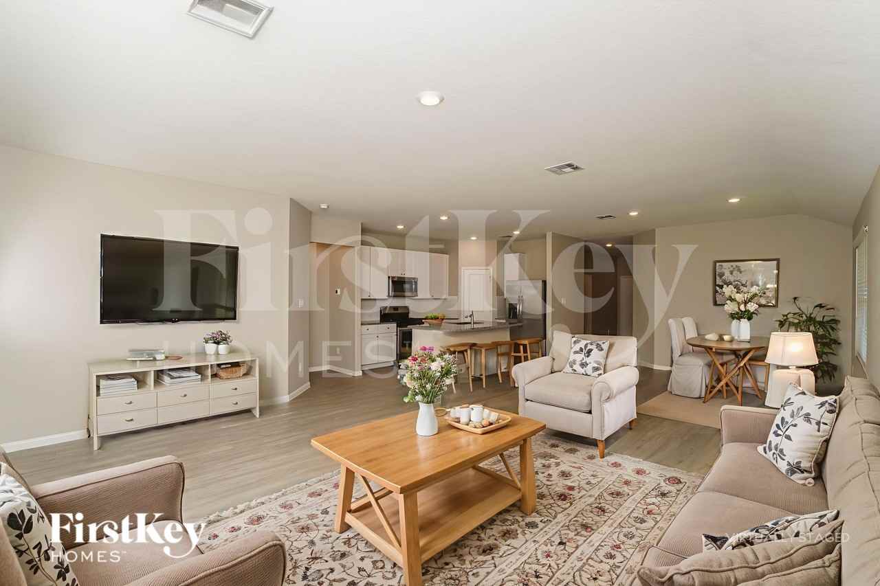 1252 Treehouse Ln - Photo 4 of 19