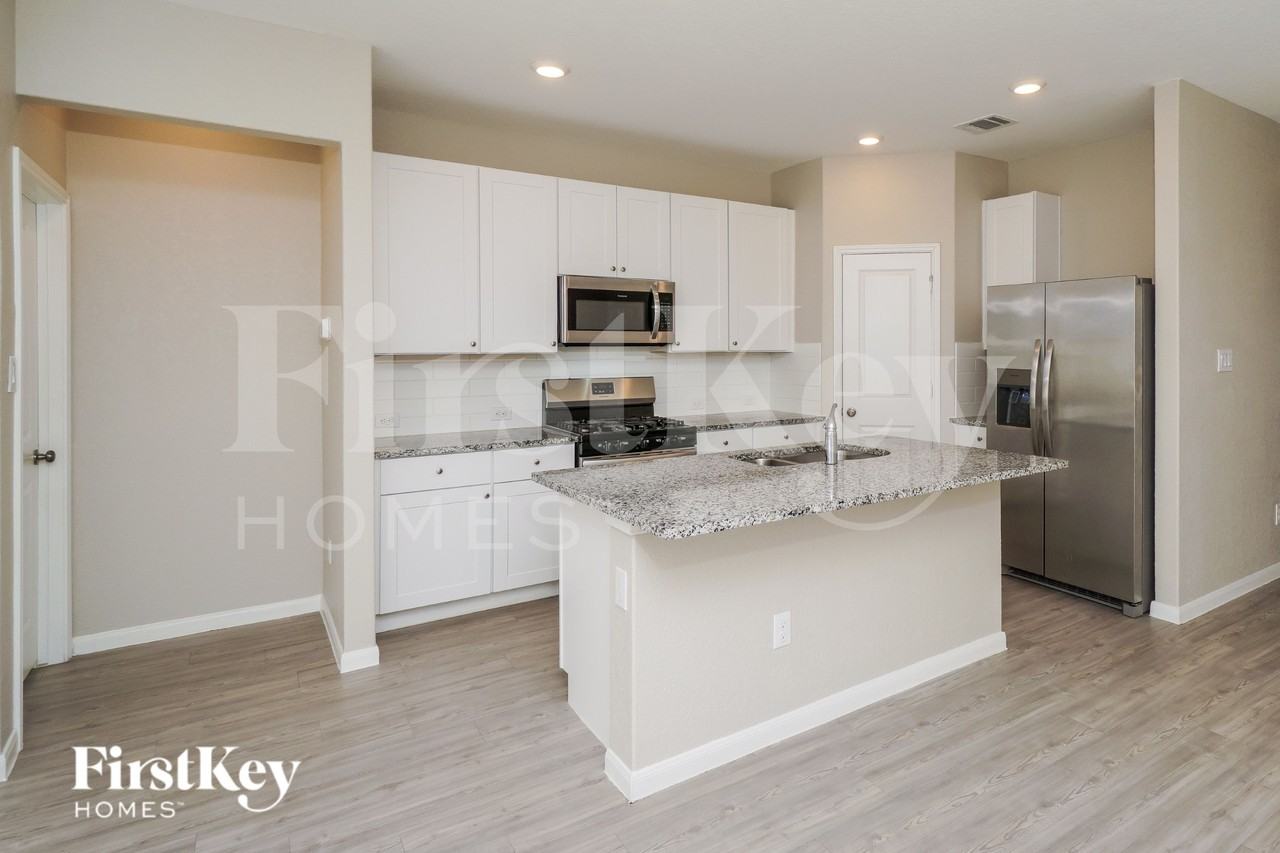 1252 Treehouse Ln - Photo 7 of 19