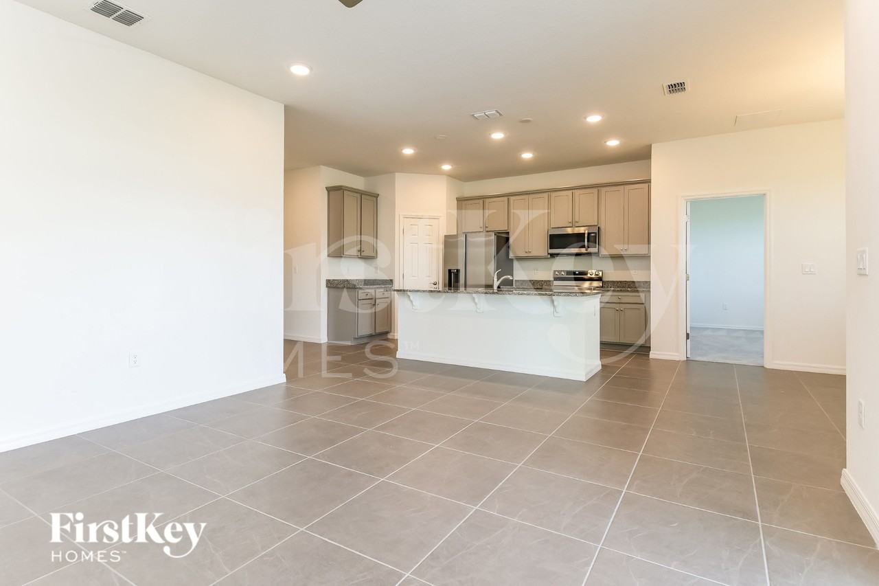 1232 Spokane Pt - Photo 3 of 22