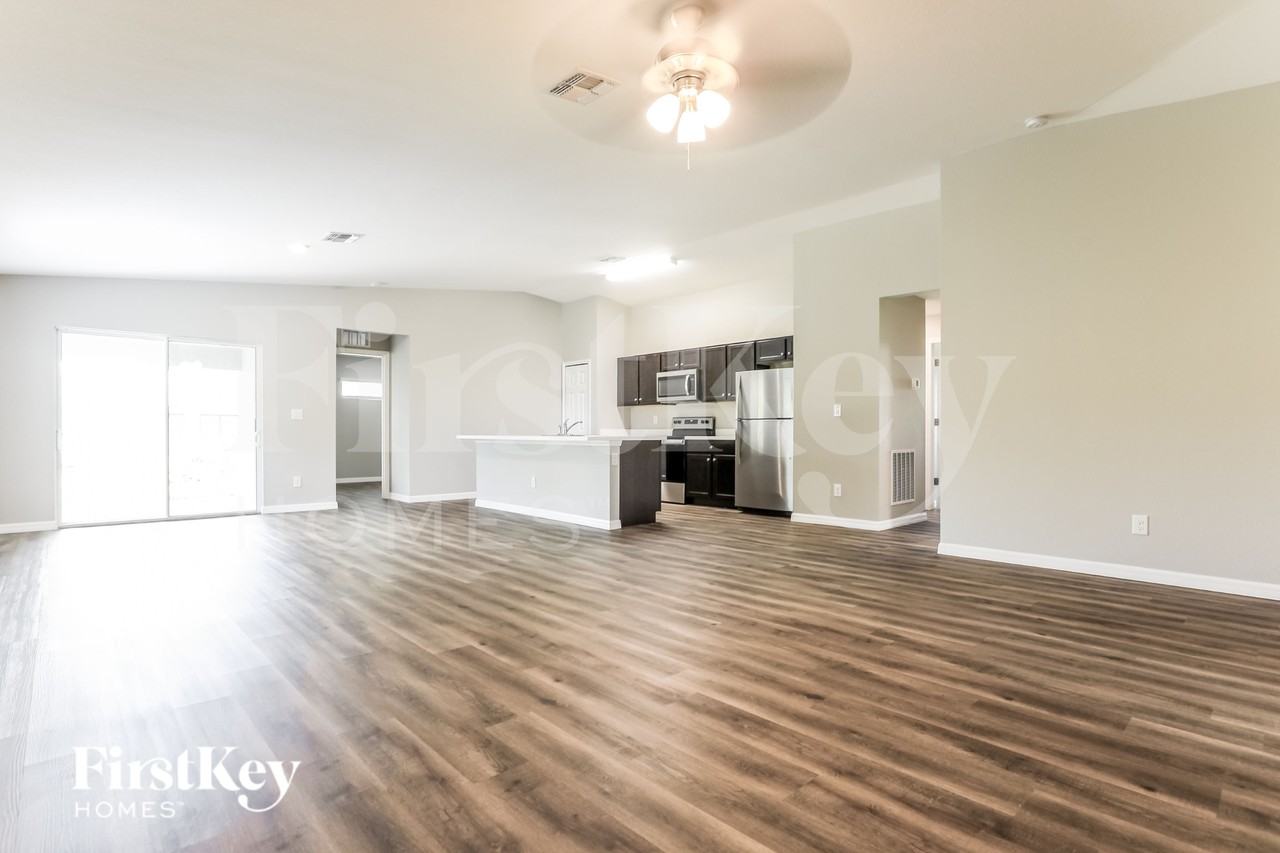 20431 Mount Prospect Ave - Photo 3 of 18