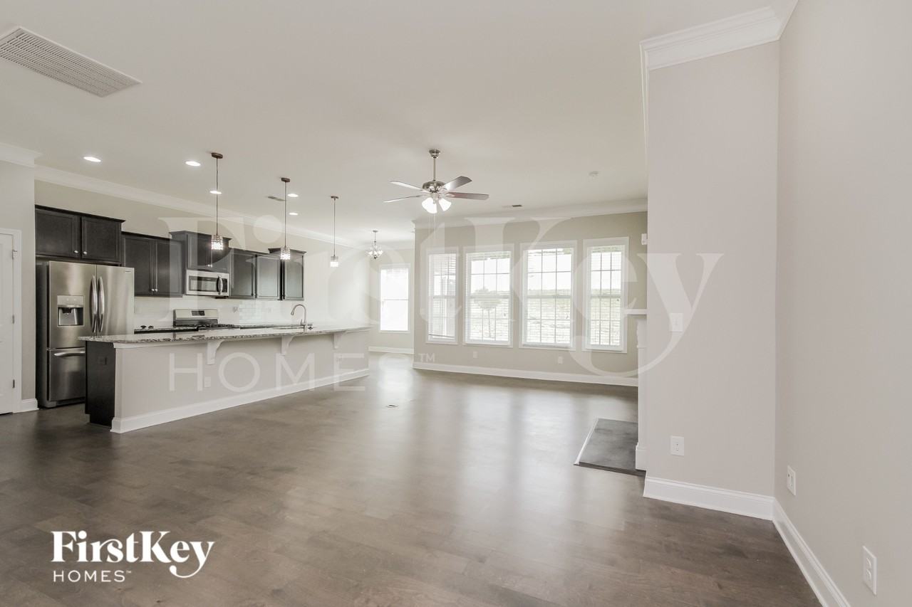 3817 Norman View Dr - Photo 4 of 18