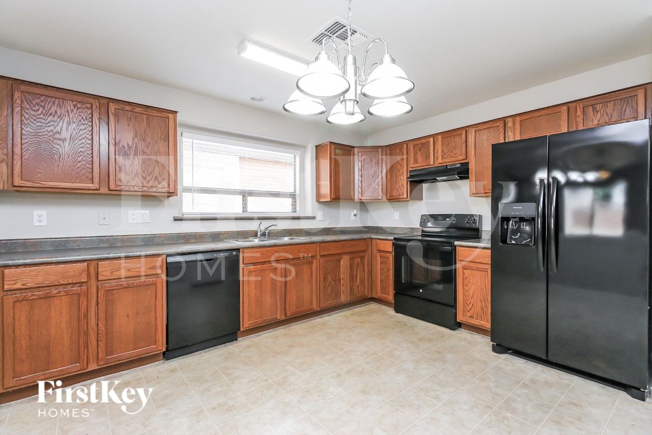 1742 E Leslie Ave - Photo 7 of 19