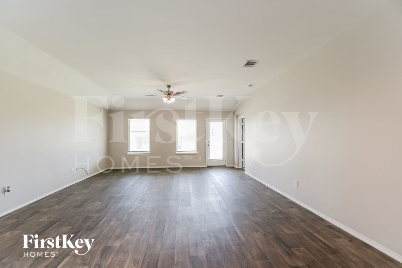 15214 Stulan Burn Dr - Photo 2 of 18