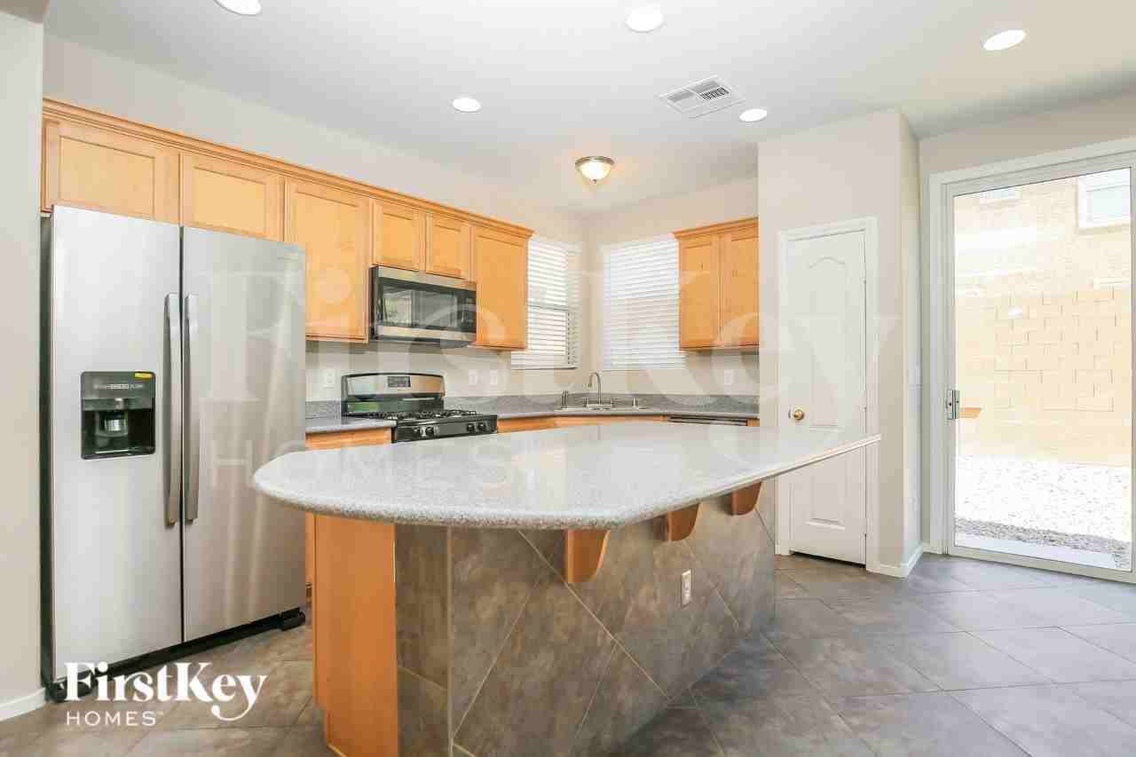 9274 William Hill Ave - Photo 7 of 18