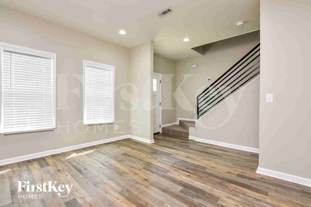 6188 Leverett Dr - Photo 4 of 18