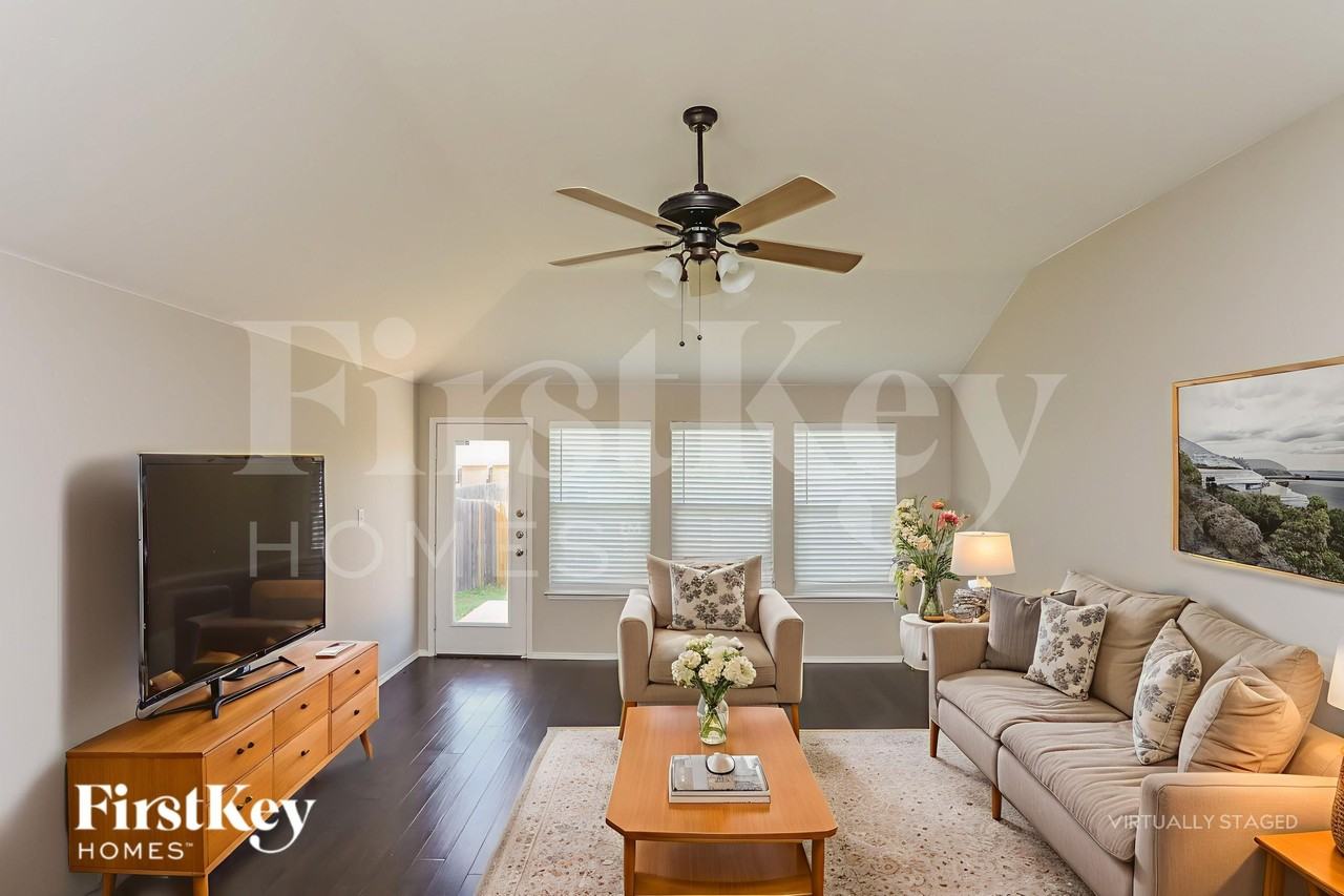 517 Stone Crossing Ln - Photo 3 of 18