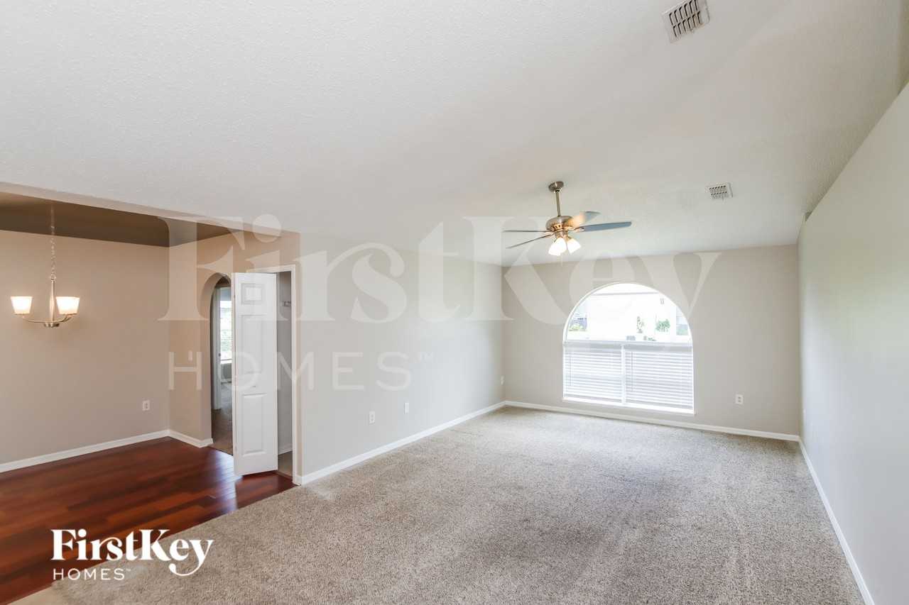 1686 Whiting St Se - Photo 3 of 18